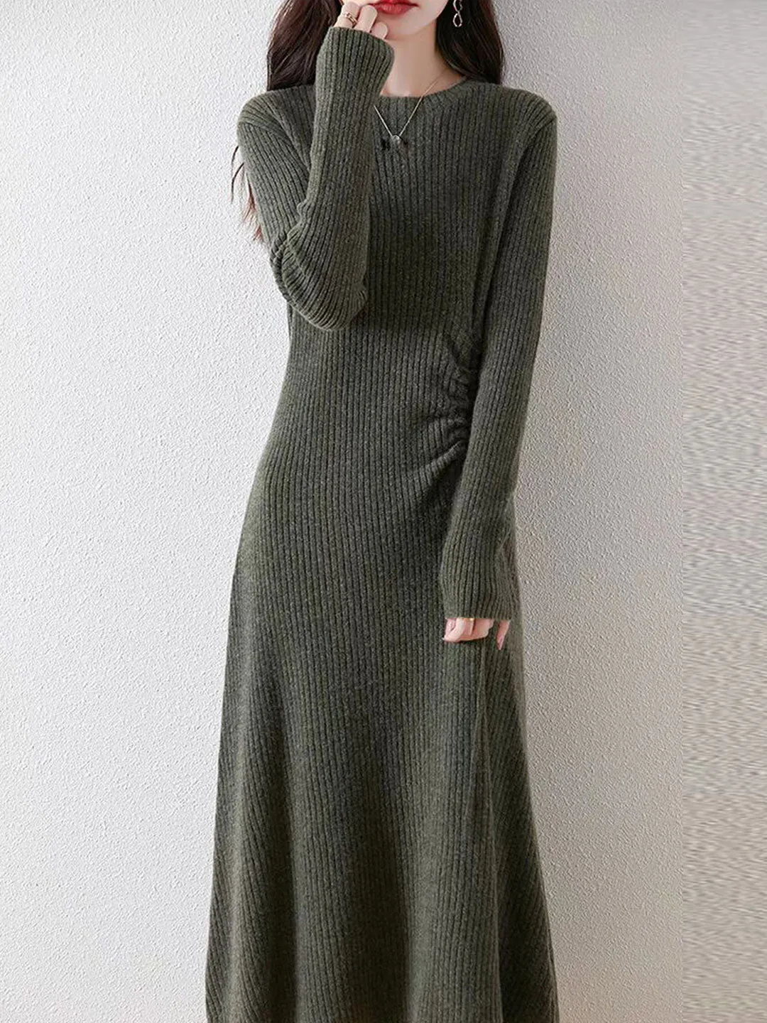 Jessica Elegant Crew Neck Solid Color Knitted Dress