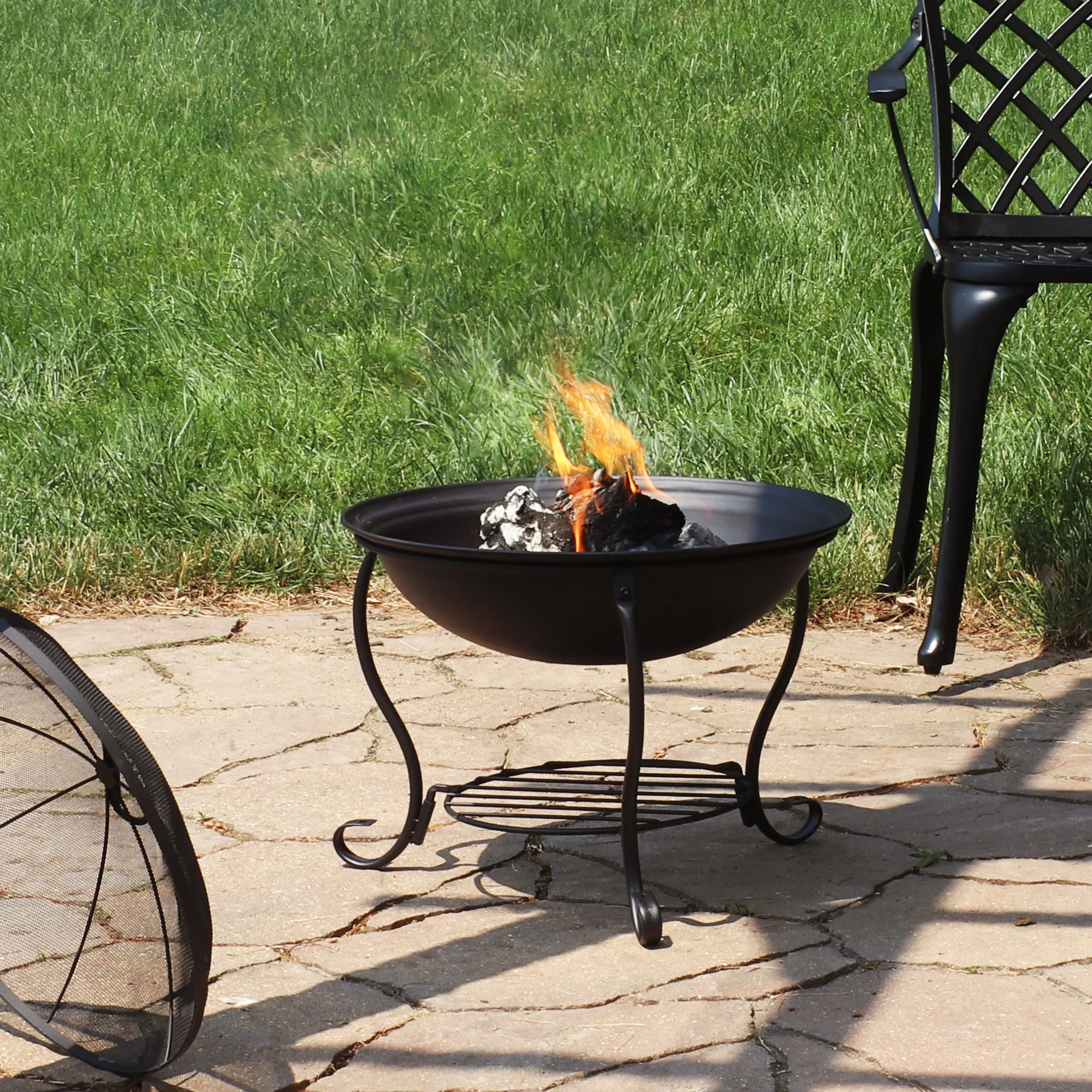 Sunnydaze Elegant Steel Fire Pit with Spark Screen - 18"