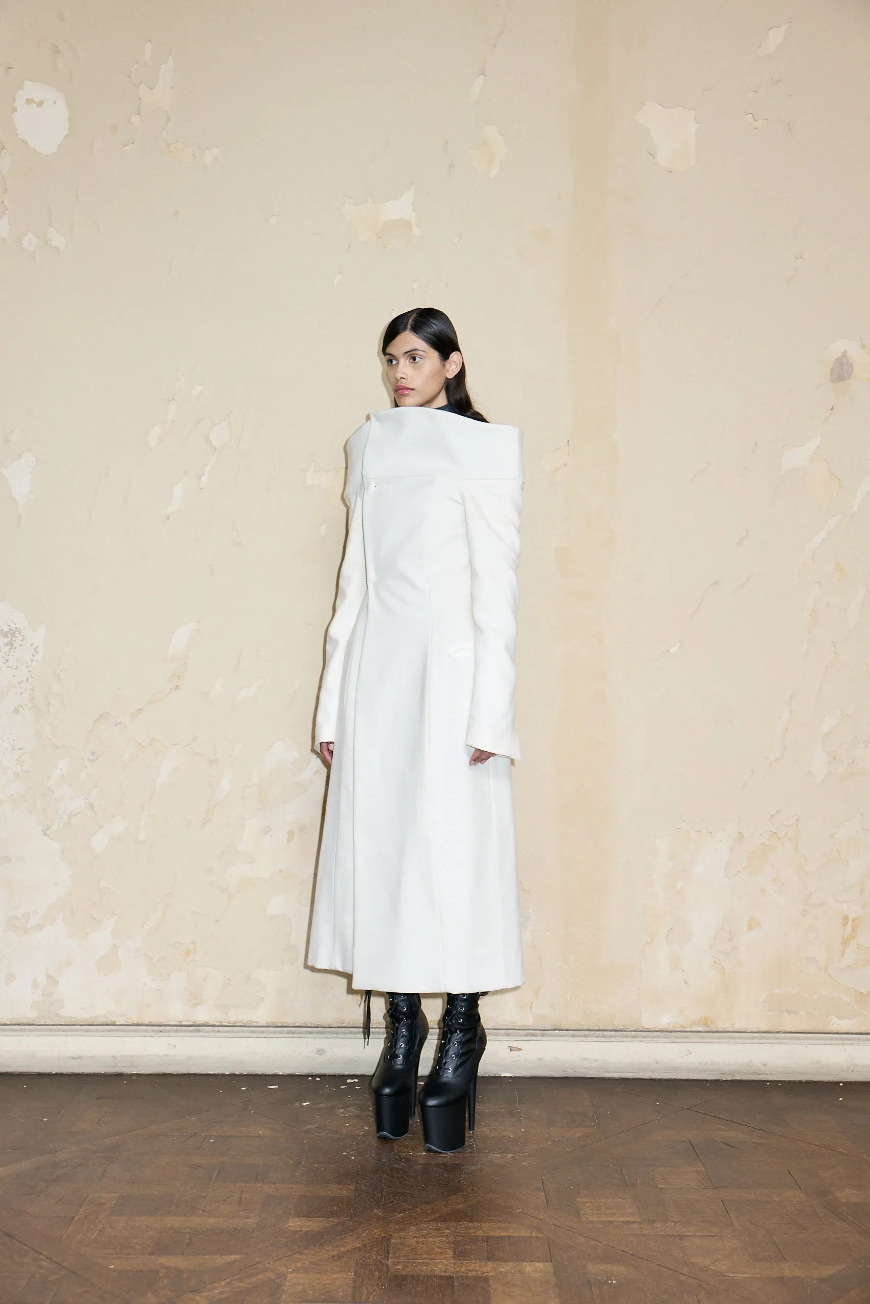 TRIUNVIRATO COAT OFF WHITE *PRE ORDER*