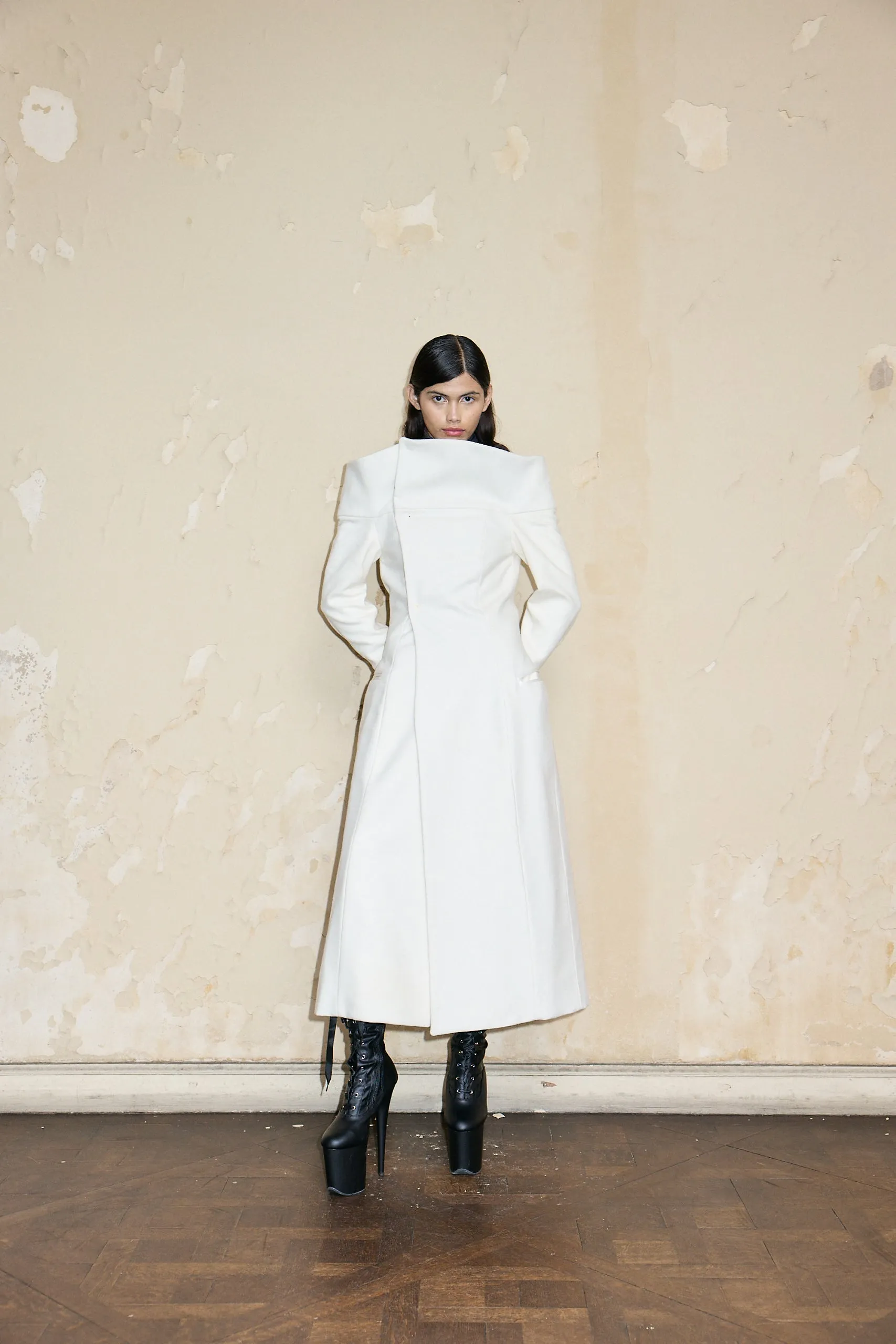 TRIUNVIRATO COAT OFF WHITE *PRE ORDER*