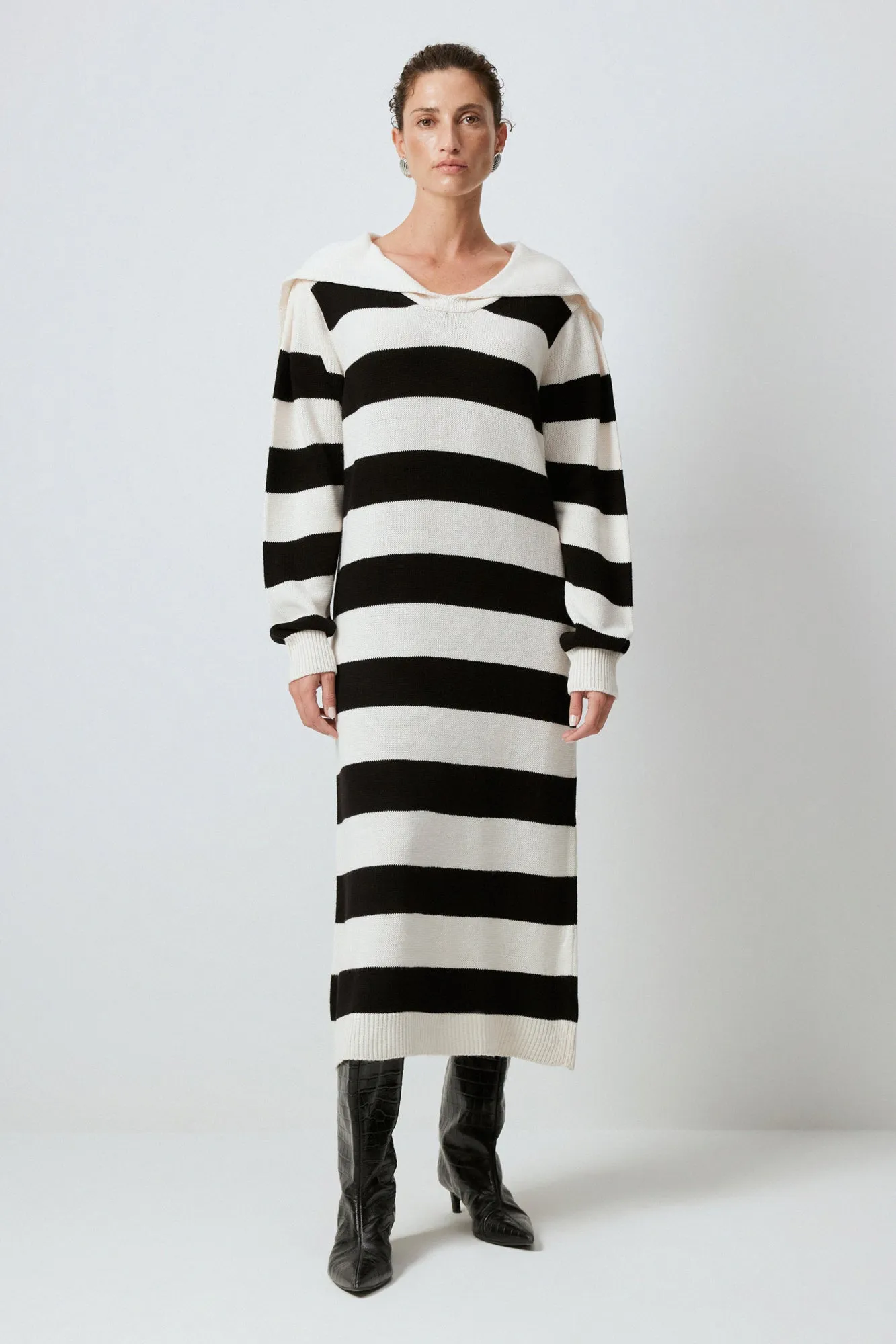 WIDE COLLAR STRIPED KNIT DRESS