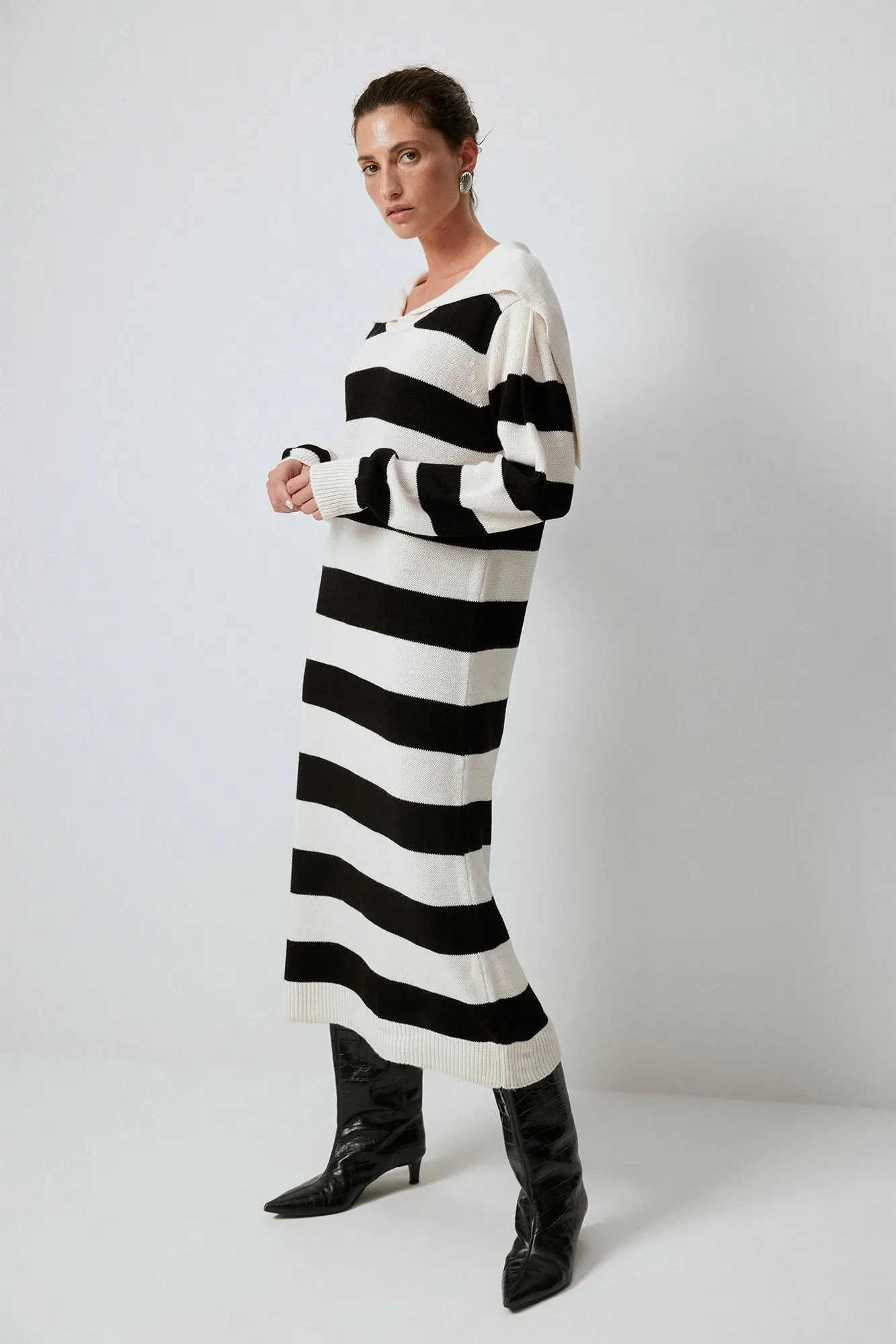 WIDE COLLAR STRIPED KNIT DRESS